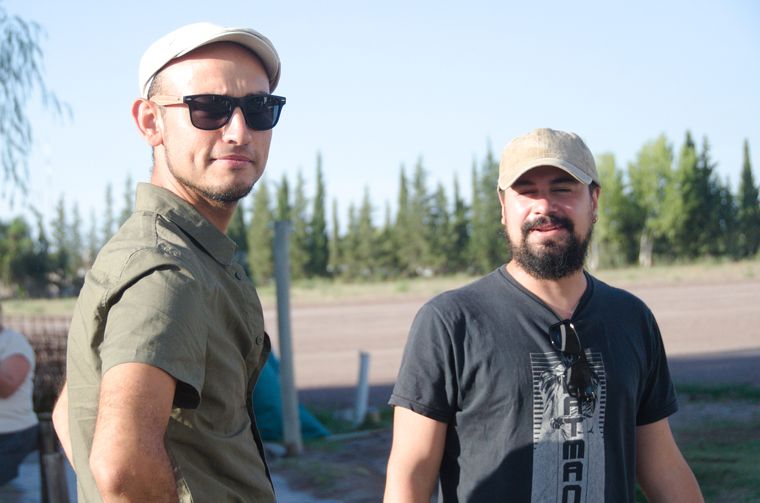 Nahuel y Facundo se preparan para presentar Acceso Sur, acompañados por invitados especiales. Nahuel y Facundo se preparan para presentar Acceso Sur, acompañados por invitados especiales.