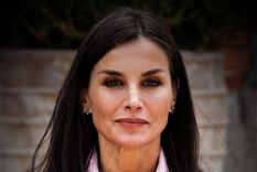 La reina Letizia siempre vistiendo las últimas tendencias de la moda Foto: Instagram @royalstylewatch