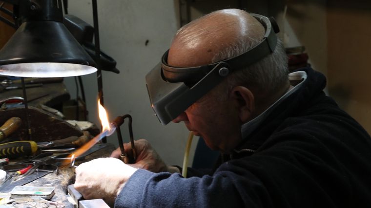 José Luis Zotelo es joyero desde los 9 años Foto: Maximiliano Ríos/MDZ