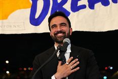 Mamdani es miembro del partido Demócrata y de los Demócratas Socialistas de Estados Unidos. Mamdani es miembro del partido Demócrata y de los Demócratas Socialistas de Estados Unidos.