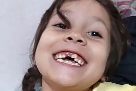 La niña intentó bajarse del auto en medio del robo, pero se cayó sobre al asfalto y fue arrollada Foto: NA