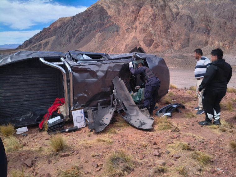 Así quedó la Toyota Hilux tras el accidente en Uspallata.&nbsp;