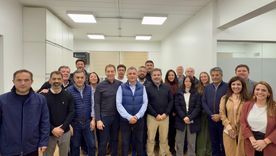 Sebastián Pareja en medio de los líderes del PRO.