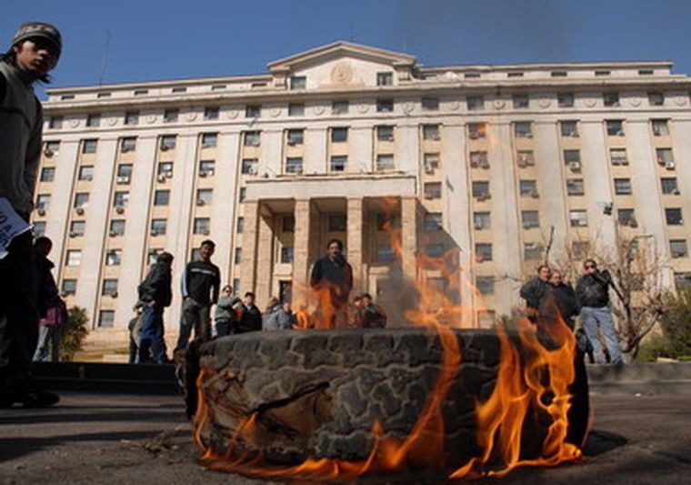 Ruidosa protesta de empleados de Tac por la quiebra de la empresa. Foto: Nacho Gaffuri