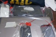 Algunos de los elementos informáticos incautados al detenido.