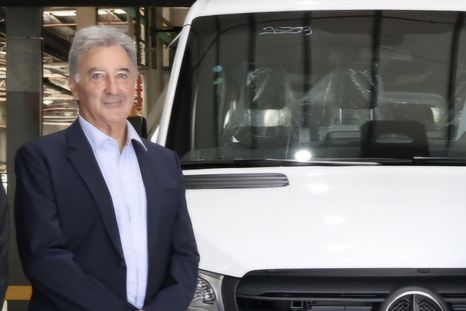 Daniel Herrero, presidente de Mercedes-Benz Argentina tomó la decisión de devolver el impuesto interno a quienes compren un vehículo entre diciembre y enero, aunque la norma aún no esté vigente. Daniel Herrero, presidente de Mercedes-Benz Argentina tomó la decisión de devolver el impuesto interno a quienes compren un vehículo entre diciembre y enero, aunque la norma aún no esté vigente.