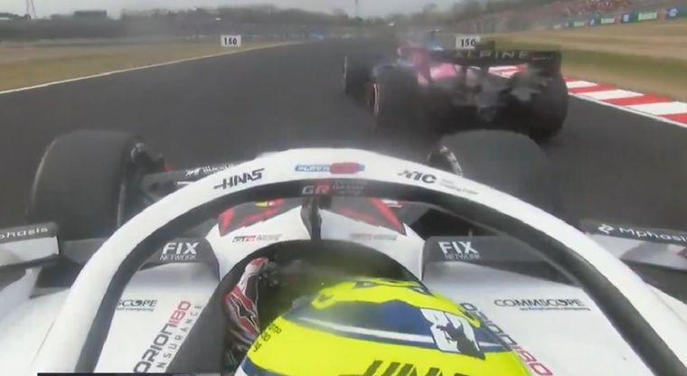 El momento del accidente en Suzuka que involucró a Franco Colapinto y dejó a Bearman fuera de carrera. El momento del accidente en Suzuka que involucró a Franco Colapinto y dejó a Bearman fuera de carrera.