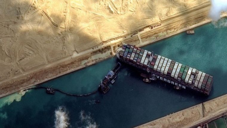El carguero Ever Given bloqueó durante 6 días el canal de Suez. Foto: GETTY IMAGES