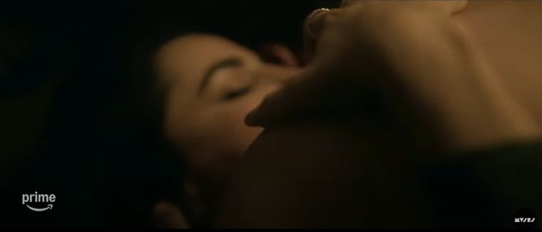 Una oportunidad de fomentar el calor en la pareja. Créditos: Amazon Prime