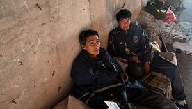 Ariel y José Sánchez sobreviven en un zanjón desde hace años. No piden planes: buscan empleo para reconstruir su presente. Ariel y José Sánchez sobreviven en un zanjón desde hace años. No piden planes: buscan empleo para reconstruir su presente.