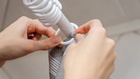 Adiós a la suciedad y el moho en las cortinas del baño con esta limpieza. Foto: Shutterstock Adiós a la suciedad y el moho en las cortinas del baño con esta limpieza. Foto: Shutterstock