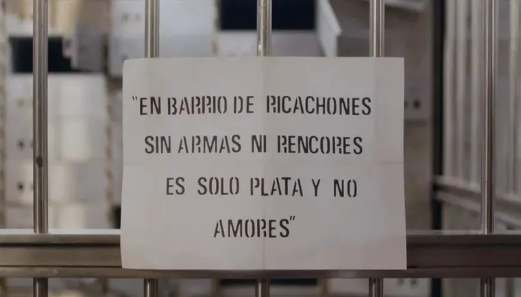 La frase que dejaron los ladrones. La frase que dejaron los ladrones.