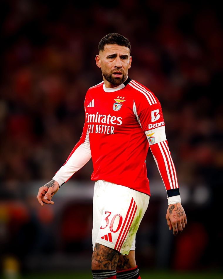 El exitoso ciclo de Nicolás Otamendi en Benfica se acerca a su fin. El exitoso ciclo de Nicolás Otamendi en Benfica se acerca a su fin.