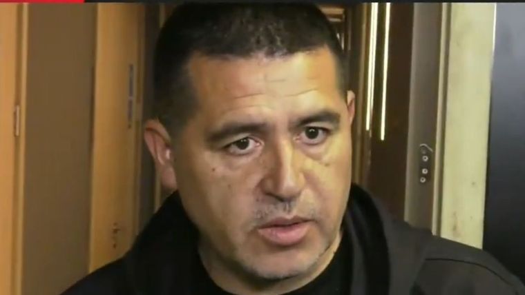 Ni los excompañeros lo perdonan. Juan Román Riquelme sigue siendo el foco de las críticas en Boca. Foto: Captura video