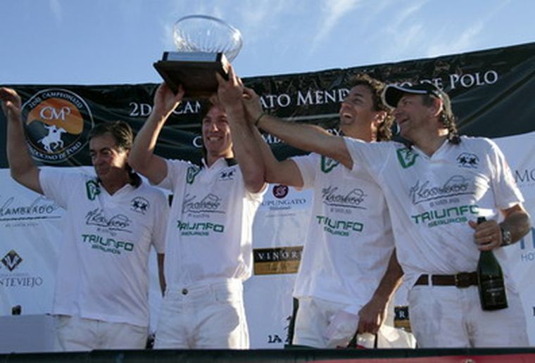 El festejo de Alambrado, campeón. Foto: Nacho Gaffuri