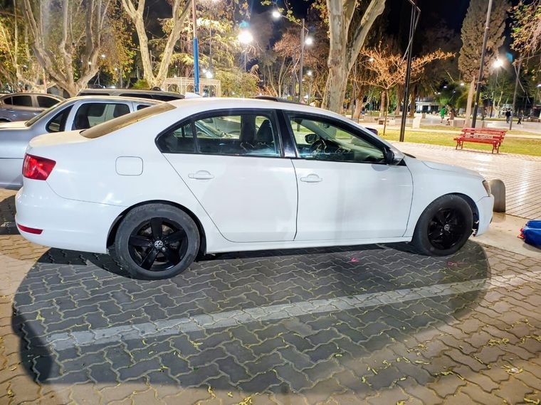 El Volkswagen Vento recuperado por los policías lasherinos. El Volkswagen Vento recuperado por los policías lasherinos.