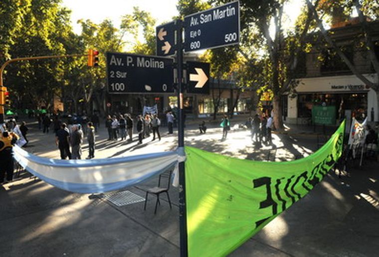 Corte en San Martín y Pedro Molina. Foto: Pachy Reynoso / MDZ
