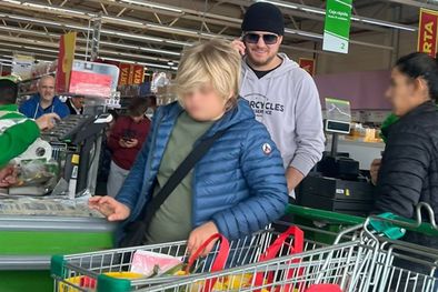 MDZol | Michael Bublé hace las compras de la casa en Mendoza. Foto: Gentileza