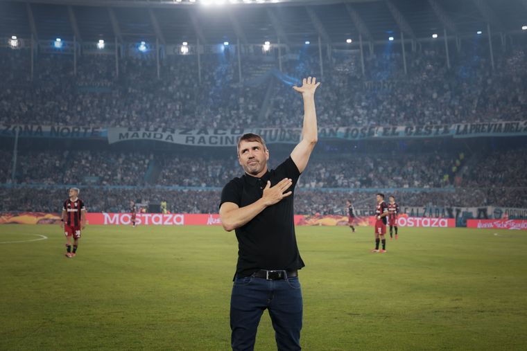 Tras más de 6 años, Chacho Coudet volvió al Cilindro de Avellaneda y los hinchas de Racing no se olvidaron de su paso por el club.