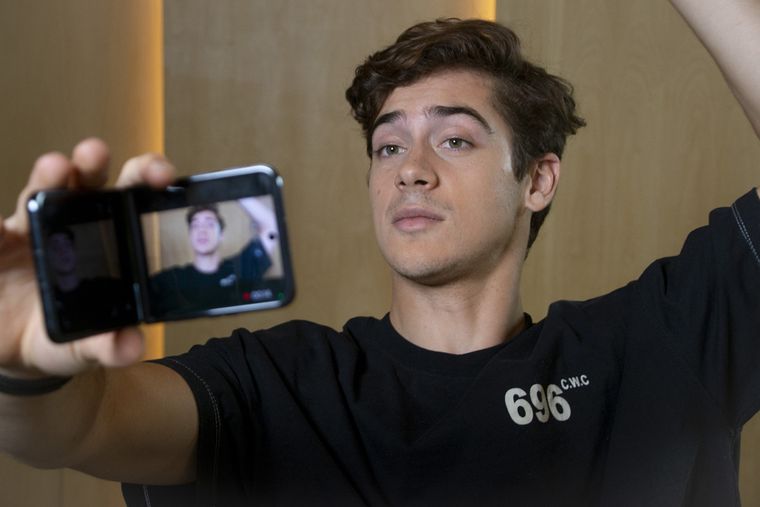 En Argentina, el smartphone genera expectativa por su batería récord y funciones de IA. En Argentina, el smartphone genera expectativa por su batería récord y funciones de IA.