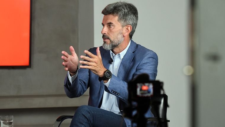 El intendente capitalino busca que más negocios trabajen en horario corrido en el centro. Foto: ALF PONCE MERCADO / MDZ