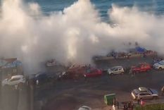 sin playa por marejadas: la actitud de los argentinos frente a la que tienen los chilenos por el fenomeno