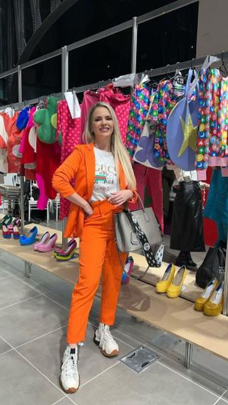 El traje naranja viene ha apoderarse de las modelos Alejandra Maglietti y Zaira Nara Foto: Instagram