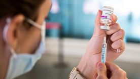 Unas cuantas personas desarrollaron coágulos después de que se les inyectó la vacuna Oxford-AstraZeneca. Foto: GETTY IMAGES