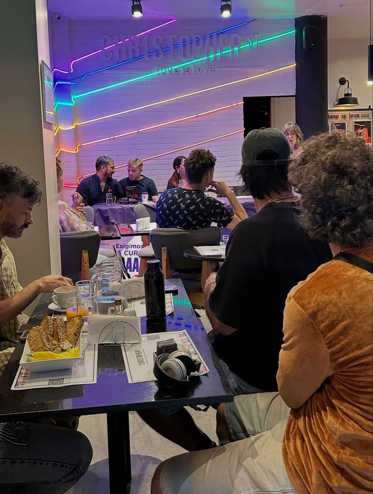 Cafetería y coctelería de autor en un espacio que fomentan la inclusión laboral. Cafetería y coctelería de autor en un espacio que fomentan la inclusión laboral.