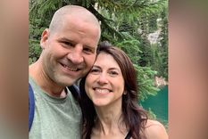 jeff bezos: su generosa exesposa se caso con un docente de secundaria