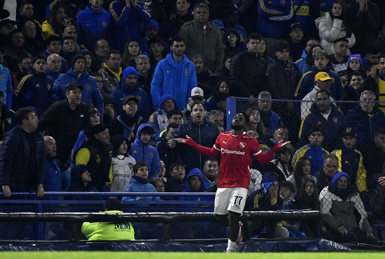 Angulo cumplió su promesa en Boca y clavó un golazo “al ángulo” para meter a Independiente en semis. Foto: FotoBaires