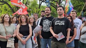 El cierre del FIT-U fue en la Plaza Independencia. 