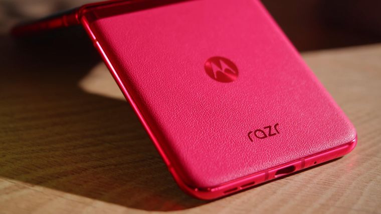 El Motorola Razr 70 llegará con una paleta de colores renovada y texturas que imitan materiales como el carbono y la tela.