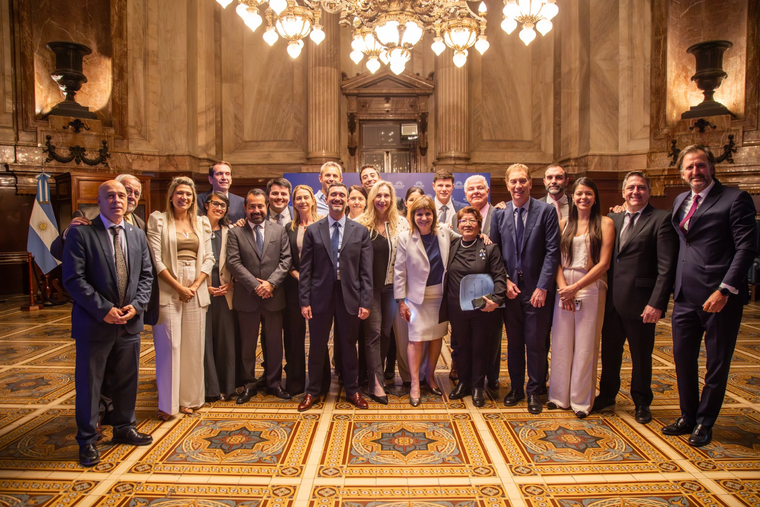 La Libertad Avanza, de la mano de Patricia Bullrich en el Senado, avanzó con la reforma de la Ley de Glaciares.&nbsp;&nbsp;&nbsp;