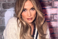 Jennifer Lopez impone tendencias en la moda desde hace tres décadas. Foto: Instagram @jlo