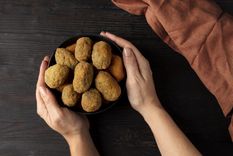 En tiempos de cocina rápida, las croquetas de seso recuerdan que algunos sabores requieren tiempo y cuidado.