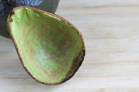 La cáscara puede ser un gran abono de tu jardín. Foto: Shutterstock La cáscara puede ser un gran abono de tu jardín. Foto: Shutterstock