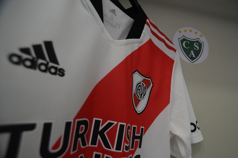 River renovó su contrato con la marca de las tres tiras