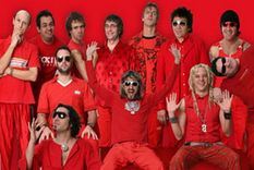 Somos los tíos simpáticos que ponen la fiesta en todos lados