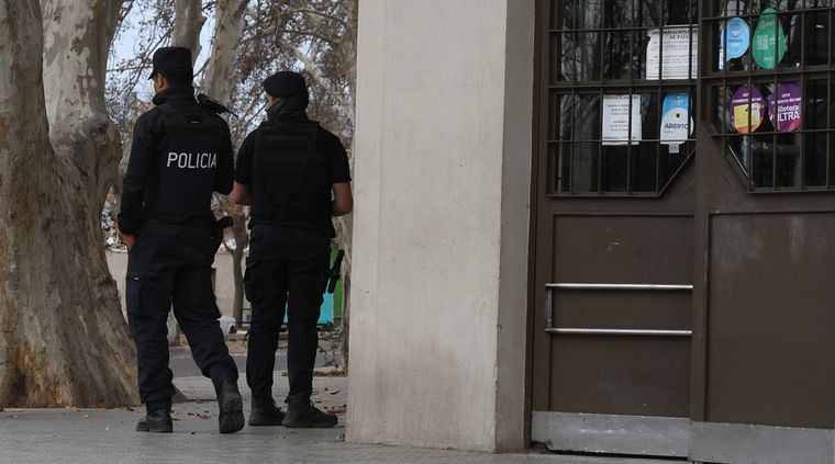 Lo detuvieron mientras robaba medidores de agua en la Quinta Sección La Policía atrapó a los delincuentes en la Quinta Sección (imagen ilustrativa) Foto: Walter Moreno / MDZ
