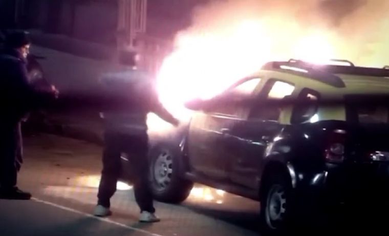 El taxista dio positivo de alcoholemia luego de provocar un choque y un incendio Foto: Captura de video