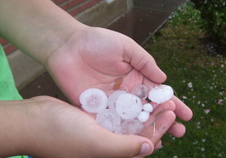 El granizo en el departamento del Sur cayó en seco. Foto: Infoalvear.com