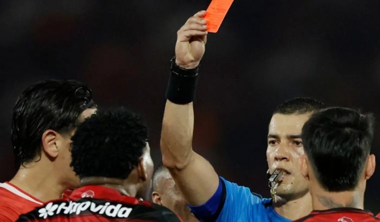 Gonzalo Plata podrá estar en la revancha ante Estudiantes: Conmebol anuló la roja.