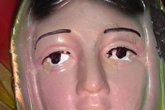 Lágrimas Al costado de un ojo parece verse una pequeña gotita.