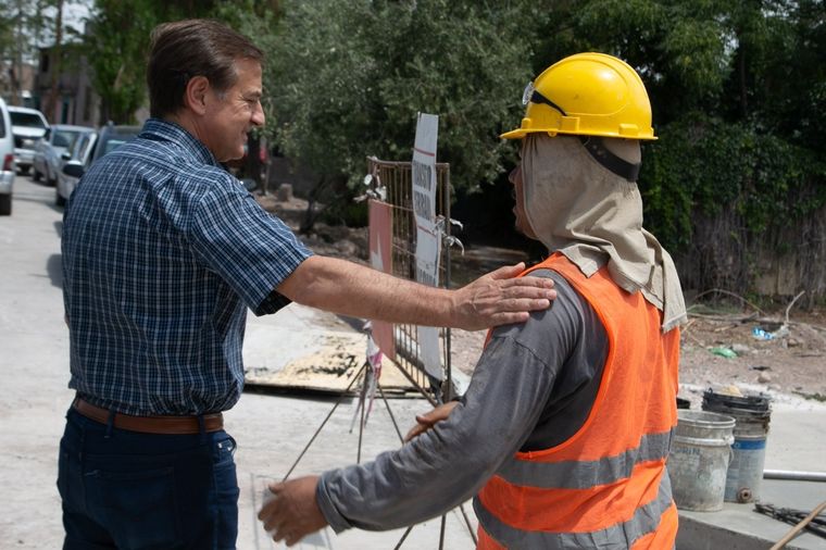 El gobernador quiere que la obra pública mantenga la generación de empleo.