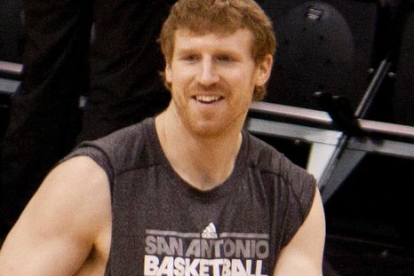 Matt Bonner es un exjugador de baloncesto profesional estadounidense que disputó 11 temporadas en la NBA. Foto: https://upload.wikimedia.org/wikipedia/commons/7/79/Matt_bonner_spurs_2010.jpg