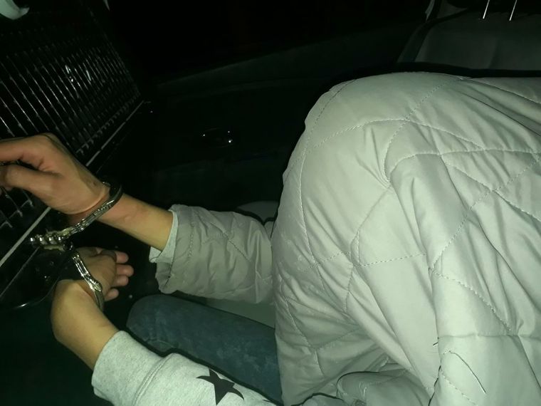 Esposado Los agresores terminaron tras las rejas. Foto: Ministerio de Seguridad.