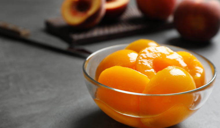 Duraznos en almíbar: receta tradicional y sin conservantes Foto: Shutterstock