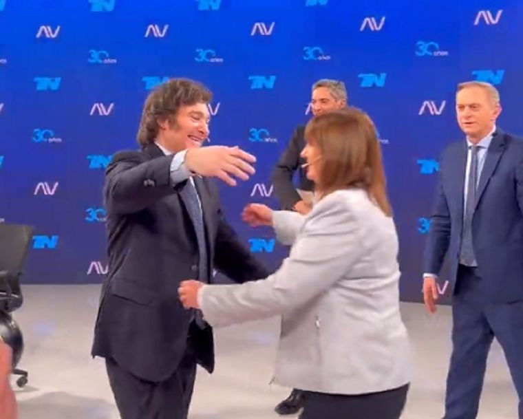 Milei y Bullrich confirmaron su reconciliación con un abrazo Foto: Captura de pantalla