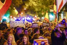 Asistentes a la concentración en contra de la amnistía Foto: EFE